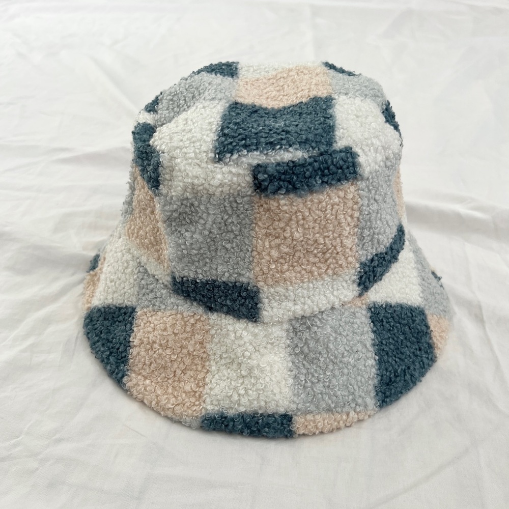 💎3/$30💎 Fuzzy blue and tan check bucket hat